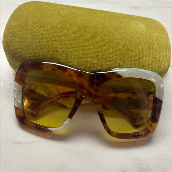 Gucci sunglasses! RARE - Picture 2 of 6